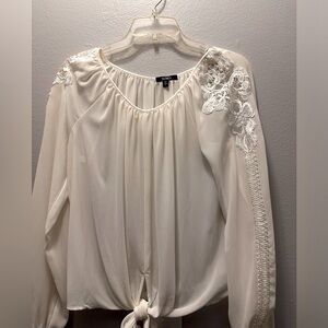 Beautiful white blouse!